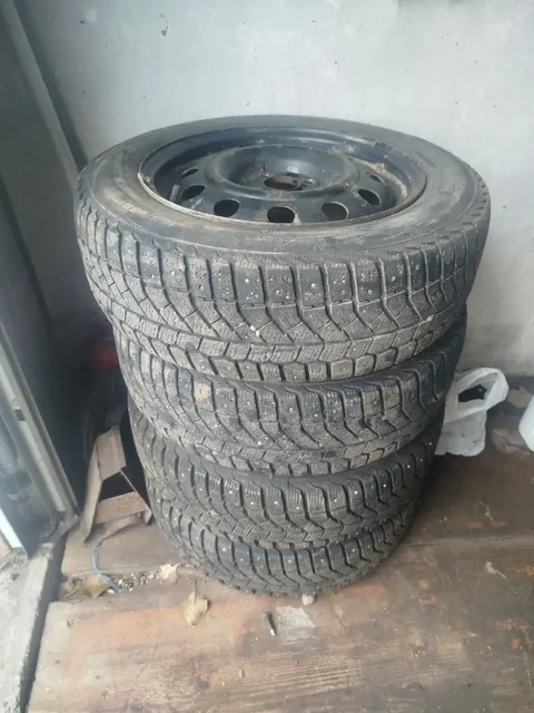 Продам комплект зимних колёс от Kia Rio подходит на Solaris - Автозапчасти в Ижевск