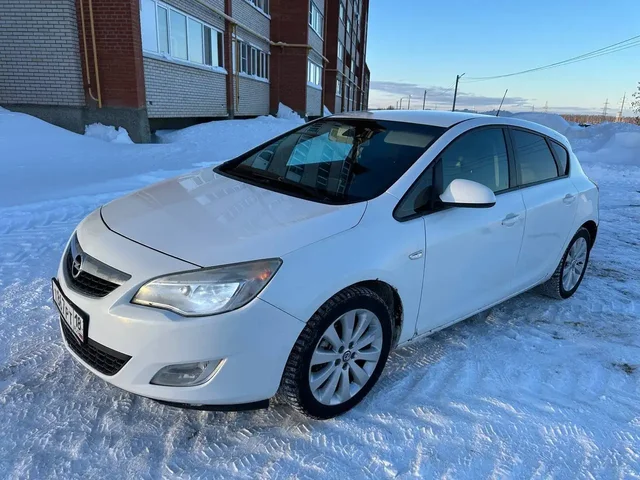 Opel Astra J 2011 года, 1.4 МТ, без турбины - частное объявление в Глазов