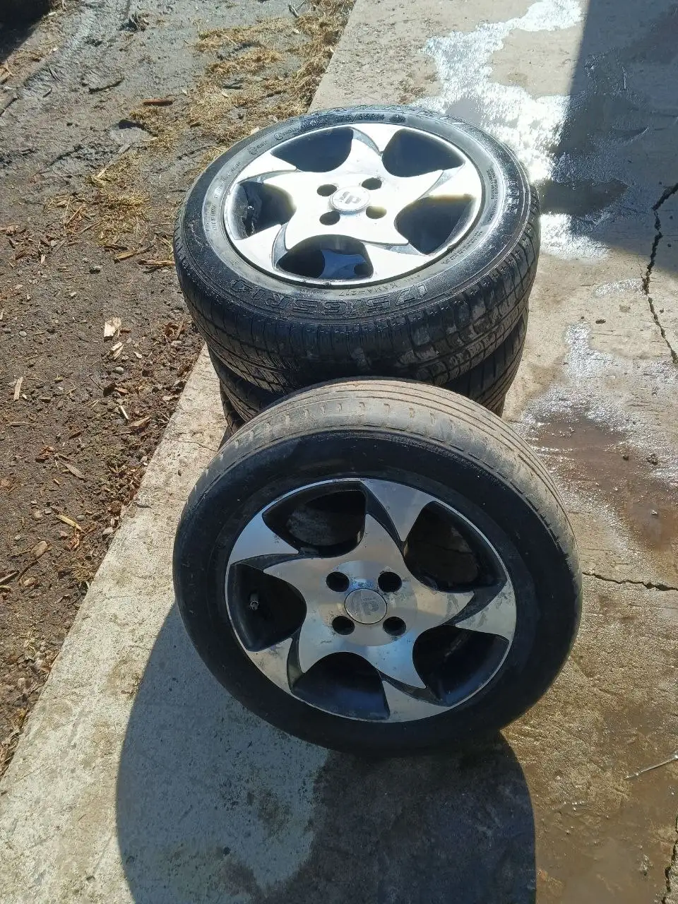 Штампы и литые диски на резине разных радиусов - Диски и шины (Запчасти) в Ижевск