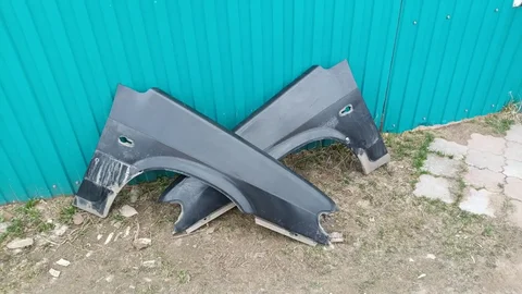 Крылья пластиковые с дефектами и бак в подарок - Автозапчасти для легковых автомобилей в Ижевск