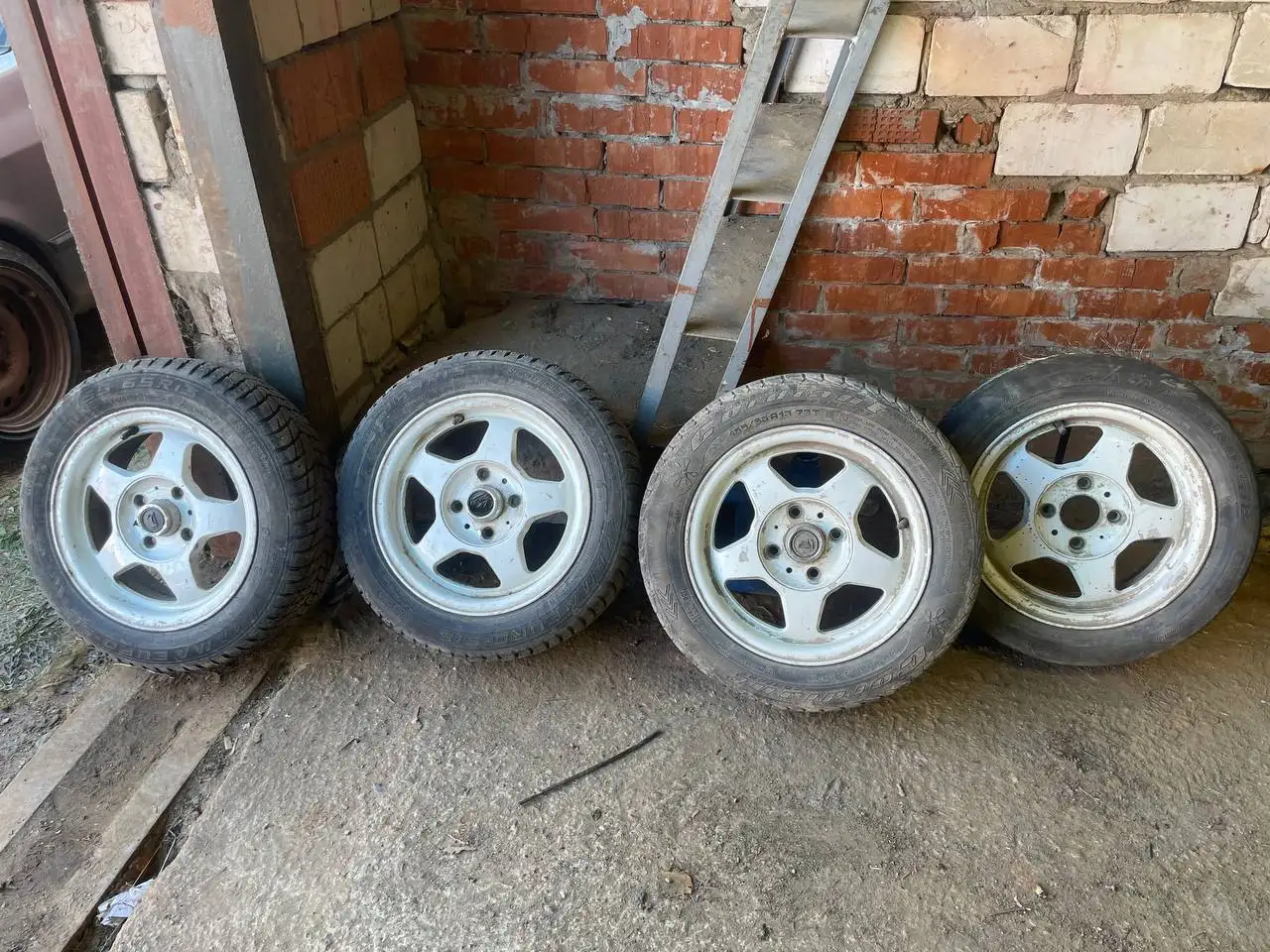 Автомобильные шины на выброс - Шины и диски (Авто) в Удмуртия