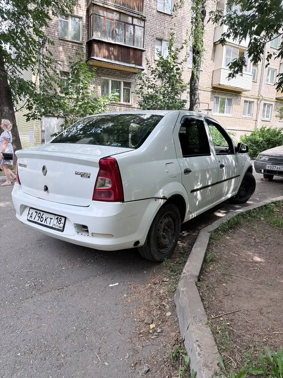 Логан 2012 года с дефектами кузова - Легковые автомобили (Авто) в Ижевск