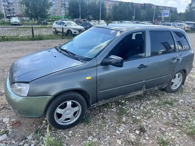 Автомобиль VW 2011 года в хорошем техническом состоянии - Оружие в Ижевск