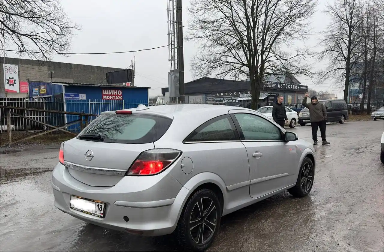 Opel Astra h GTC 1.8 МТ