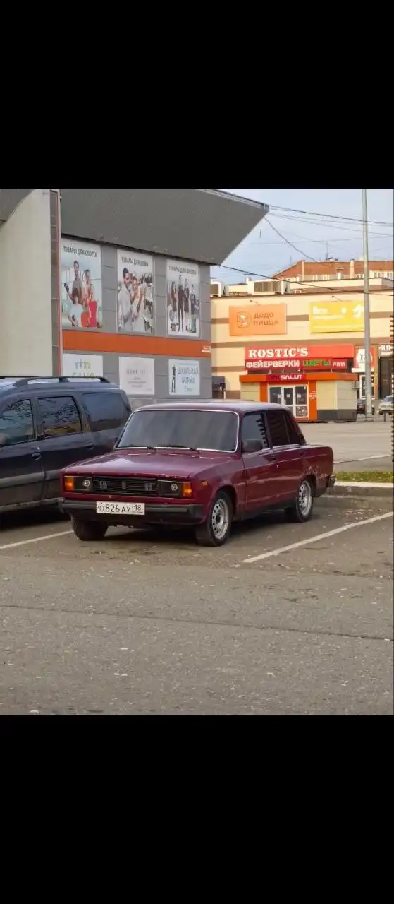 Продажа автомобиля 2004 года с зимними колесами и магнитолой Alpine