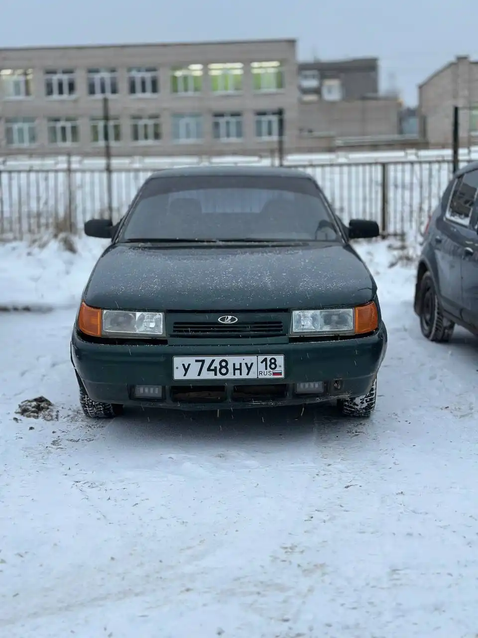 Продам ВАЗ 2110 с документами и зимней резиной