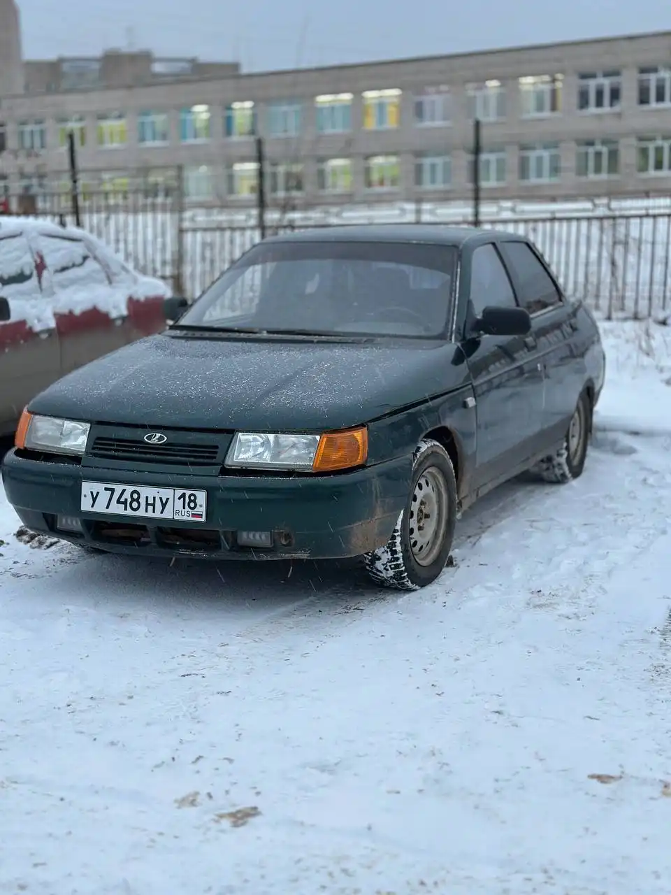 Продам ВАЗ 2110 с документами и зимней резиной