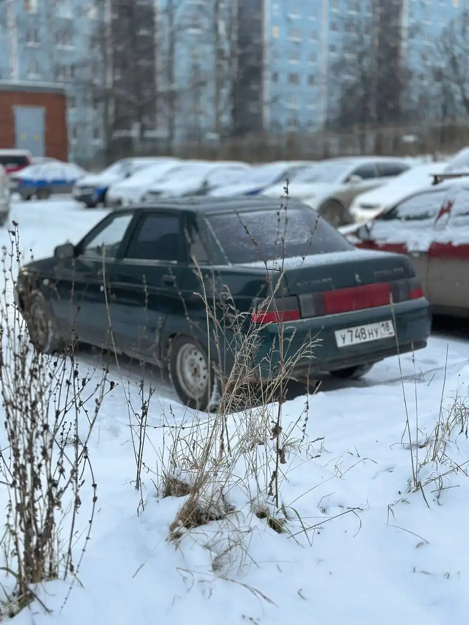 Продам ВАЗ 2110 с документами и зимней резиной