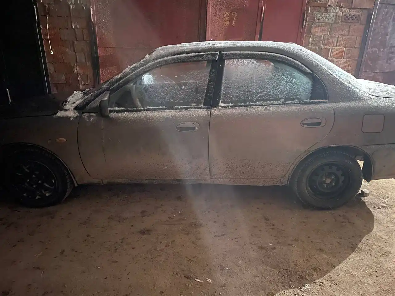 Продам Кия Шума 1 с литьем, люком, кондиционером и ГУР