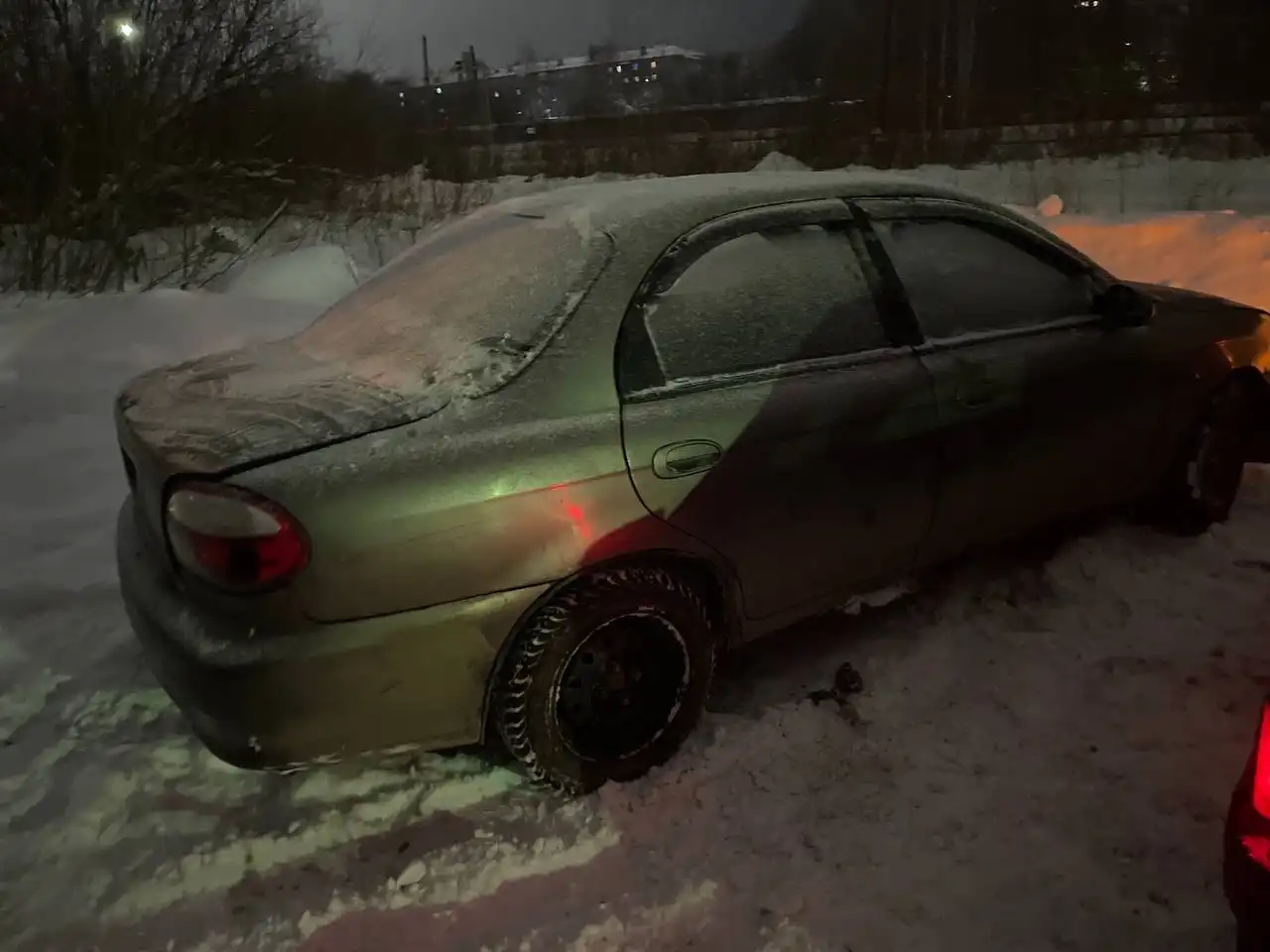 Продам Кия Шума 1 с литьем, люком, кондиционером и ГУР