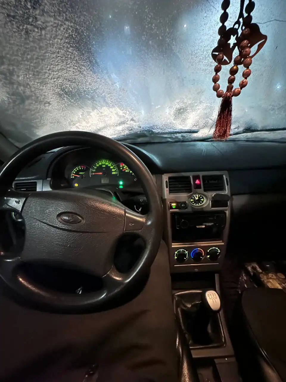 Продажа автомобиля с пробегом, 2011 год, комплект зимней резины