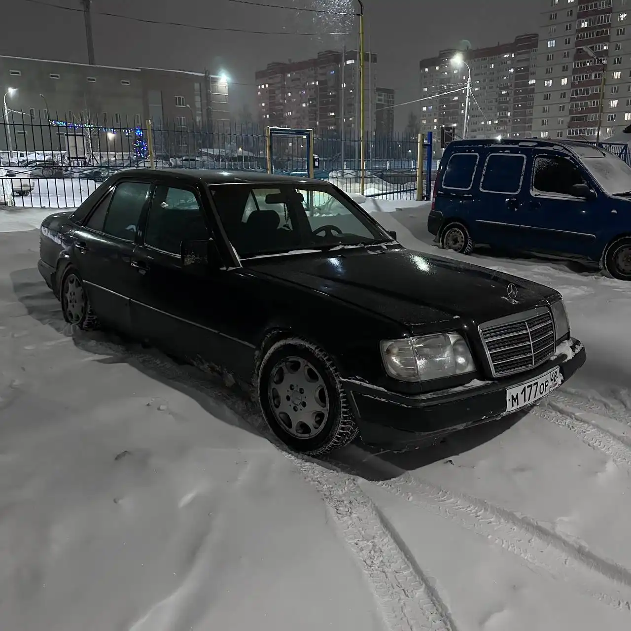 Продажа автомобиля Mercedes W124 1993 года