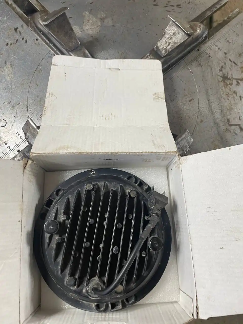 Продажа 2 фар почти новых