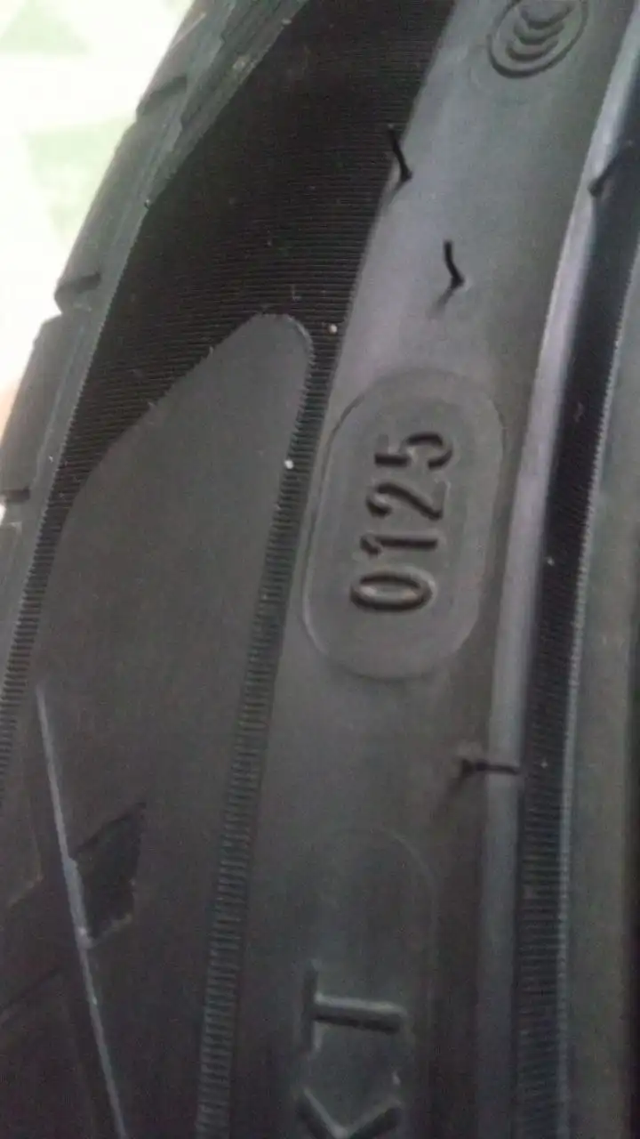 Резина для иномарки на 2-3 сезона - Шины и диски (Запчасти) в Ижевск