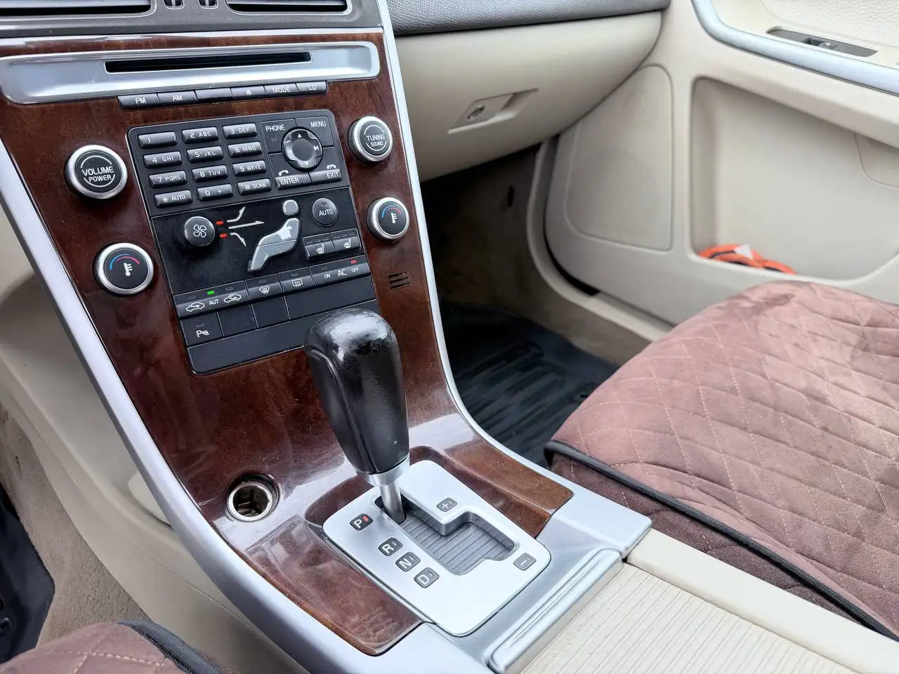 Продажа Volvo XC60 2010 года в Санкт-Петербурге - Volvo (Авто) в Санкт-Петербург
