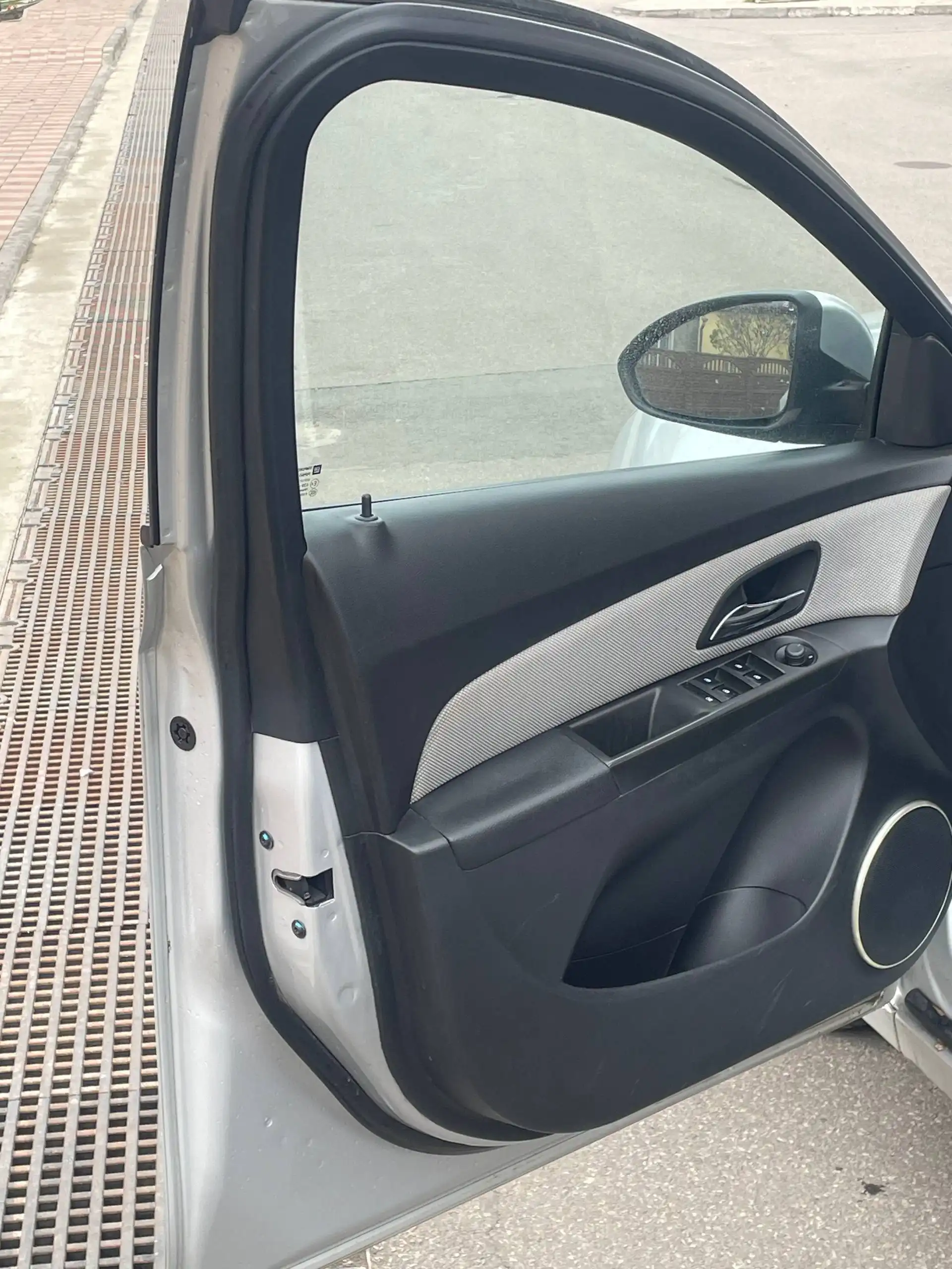 Продам автомобиль 2012 года