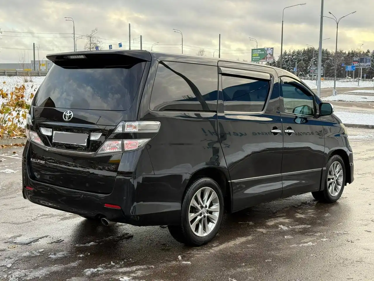 Toyota Vellfire 2011 год в отличном состоянии