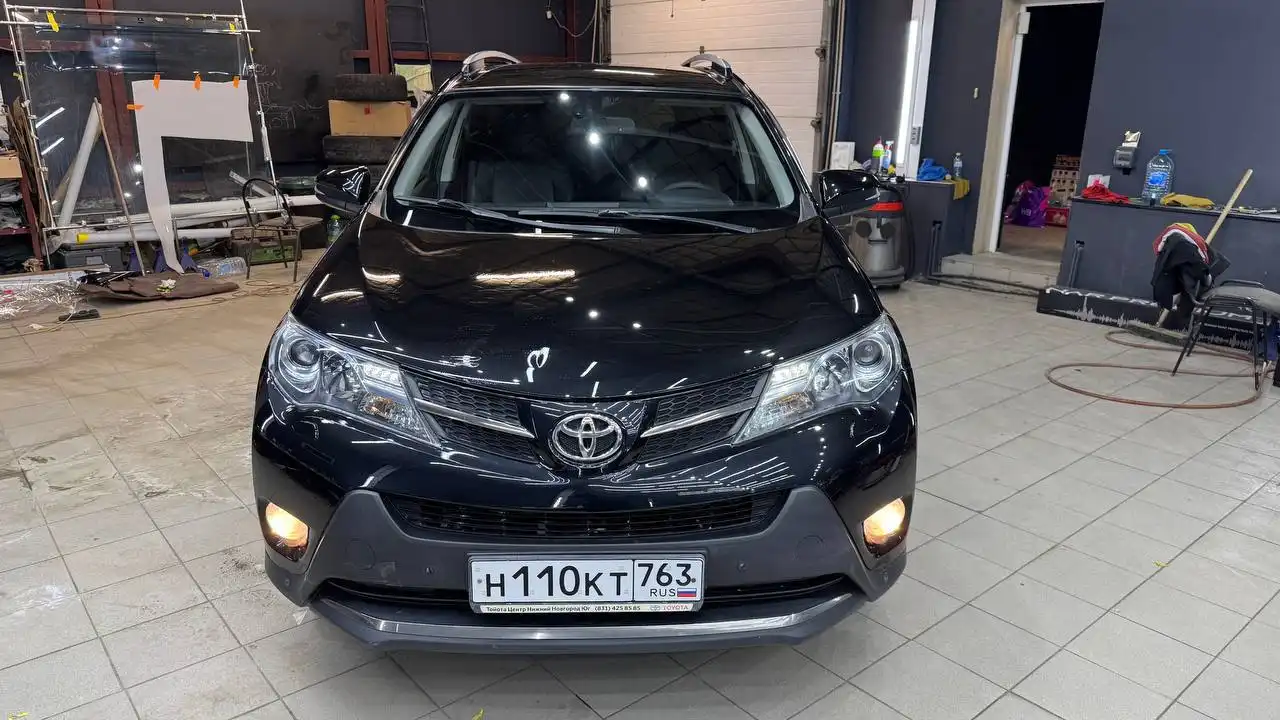 Toyota RAV4 2014 года, максимальная комплектация, полный привод