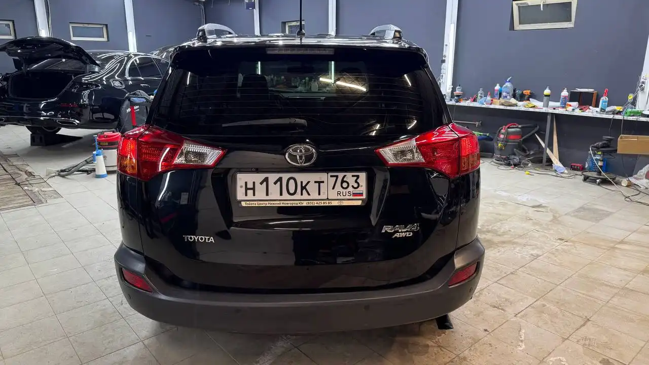 Toyota RAV4 2014 года, максимальная комплектация, полный привод