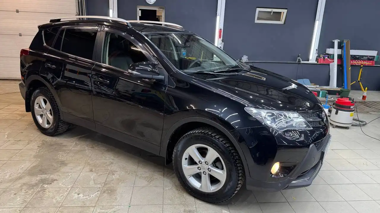 Toyota RAV4 2014 года, максимальная комплектация, полный привод