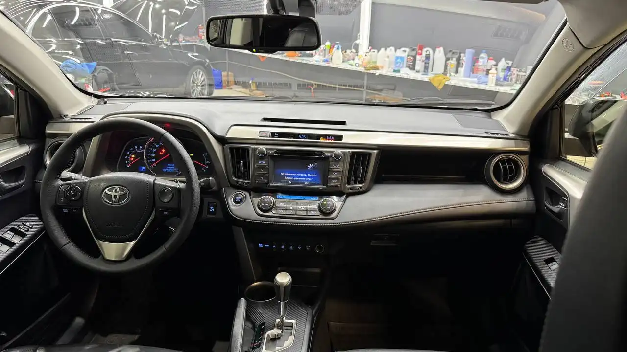 Toyota RAV4 2014 года, максимальная комплектация, полный привод