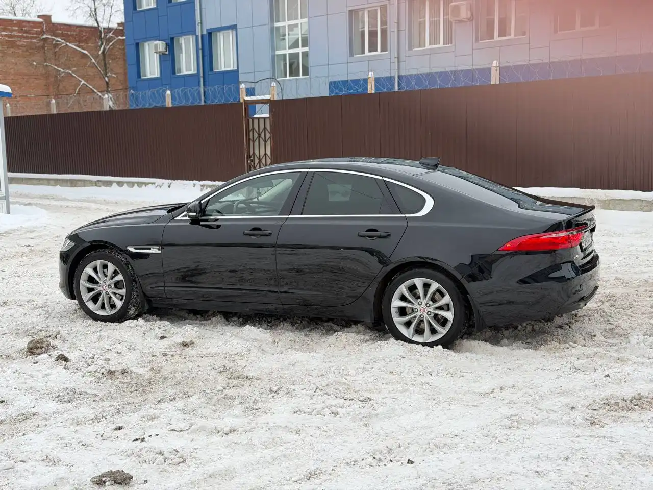 Jaguar XF 2017 2.0 бензин задний привод 93000 км - Легковые автомобили (Авто) в Серпухов