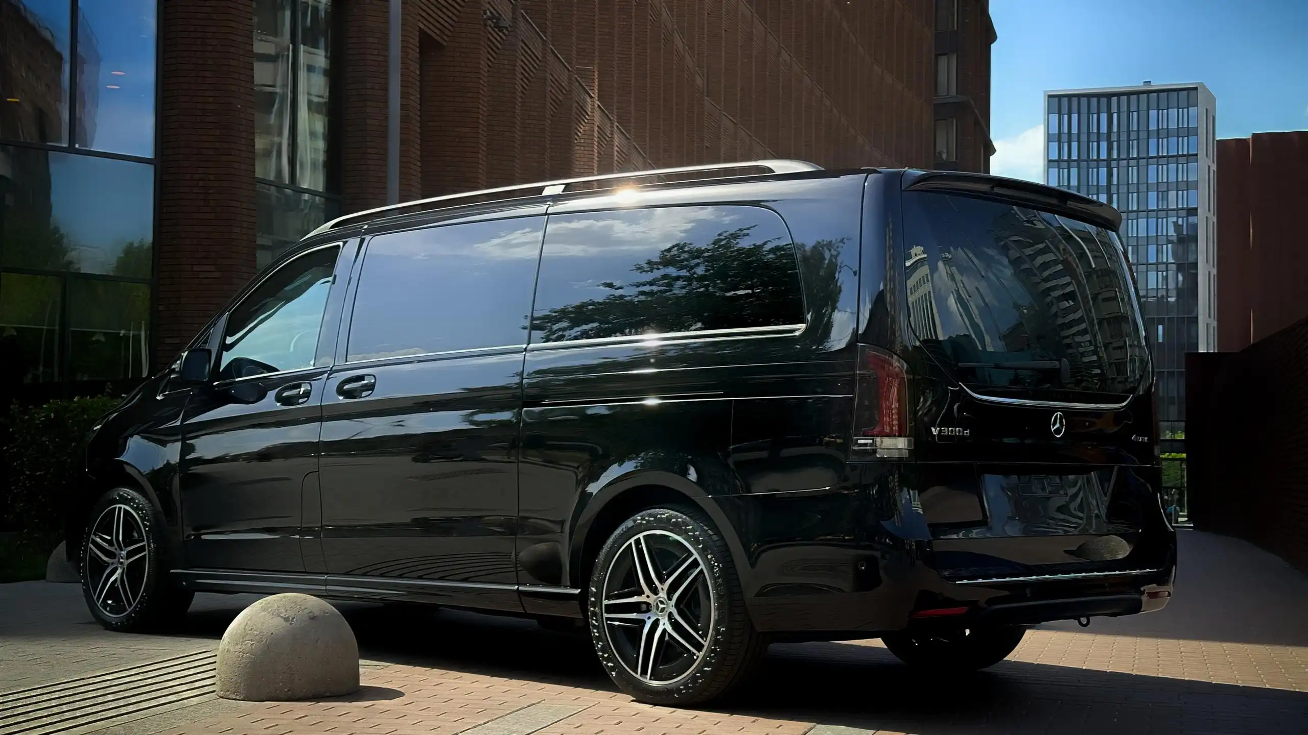 Mercedes-Benz V-Класс 300 d экстра длинный 2024 года с пробегом 30 км - Минивэны/Микроавтобусы (Авто) в Москва