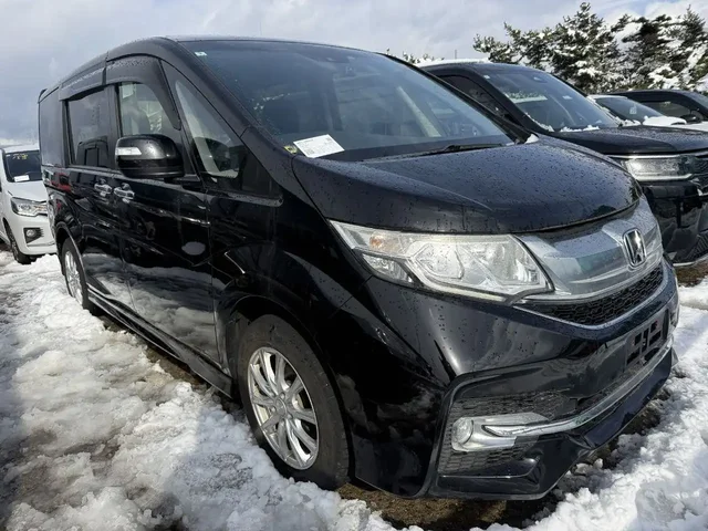 Продажа HONDA Stepwgn 4WD 2016 года - Грузовики в Санкт-Петербург