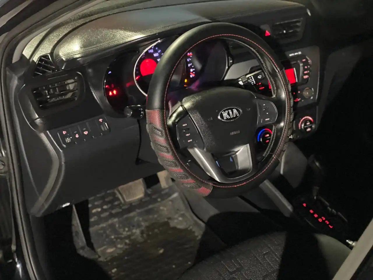 Kia Rio III 1.6AT 2013 г. в Москве - Легковые автомобили (Авто) в Москва