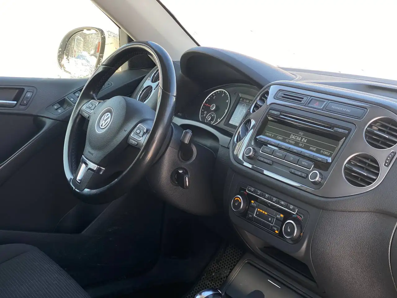 Volkswagen Tiguan I (рестайлинг) 2012 г. Комплектация Track&Field - Легковые автомобили (Авто) в Москва