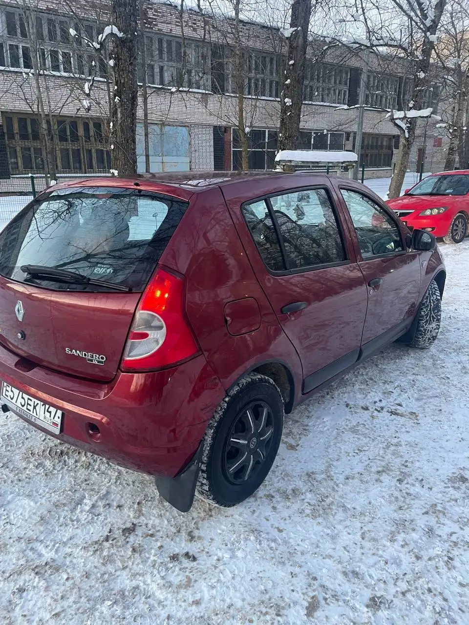 Renault Sandero 2011 года выпуска - Авто в Кириши
