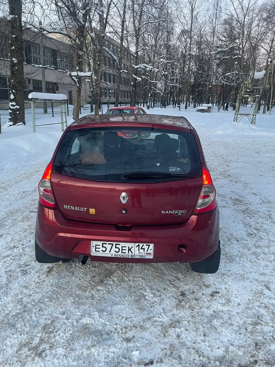 Renault Sandero 2011 года выпуска - Авто в Кириши