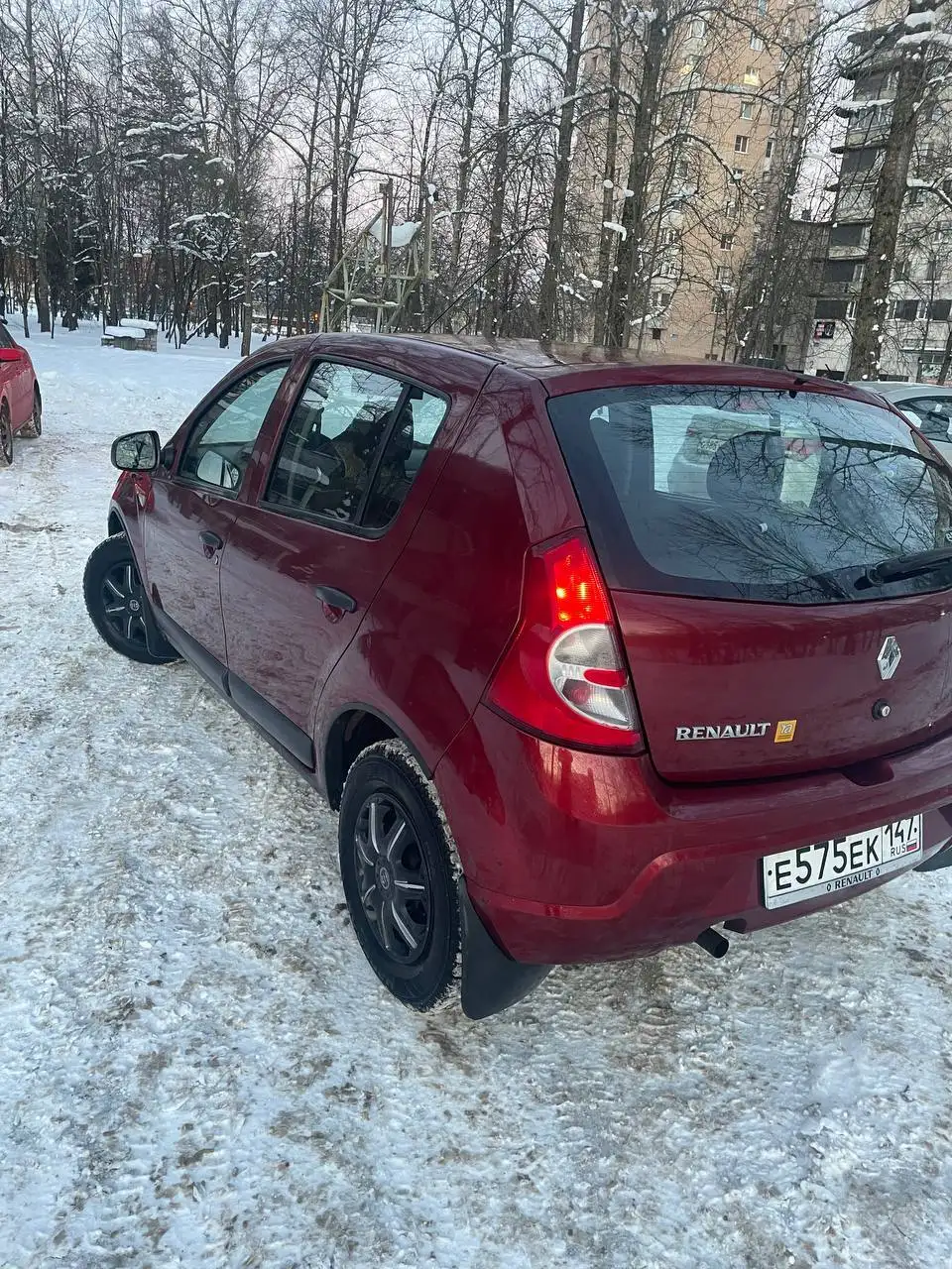 Renault Sandero 2011 года выпуска - Авто в Кириши