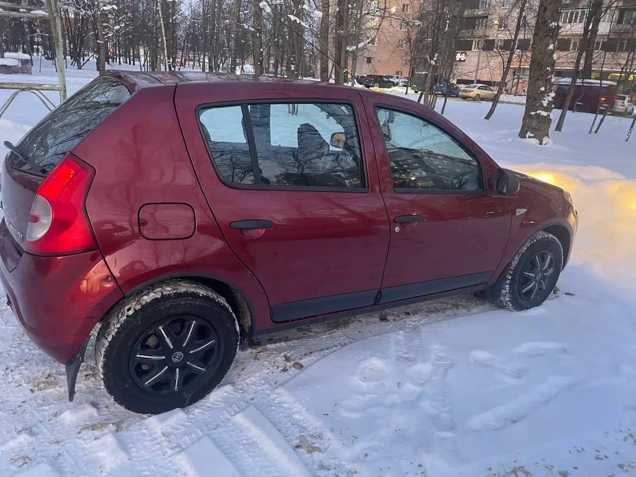 Renault Sandero 2011 года выпуска - Авто в Кириши