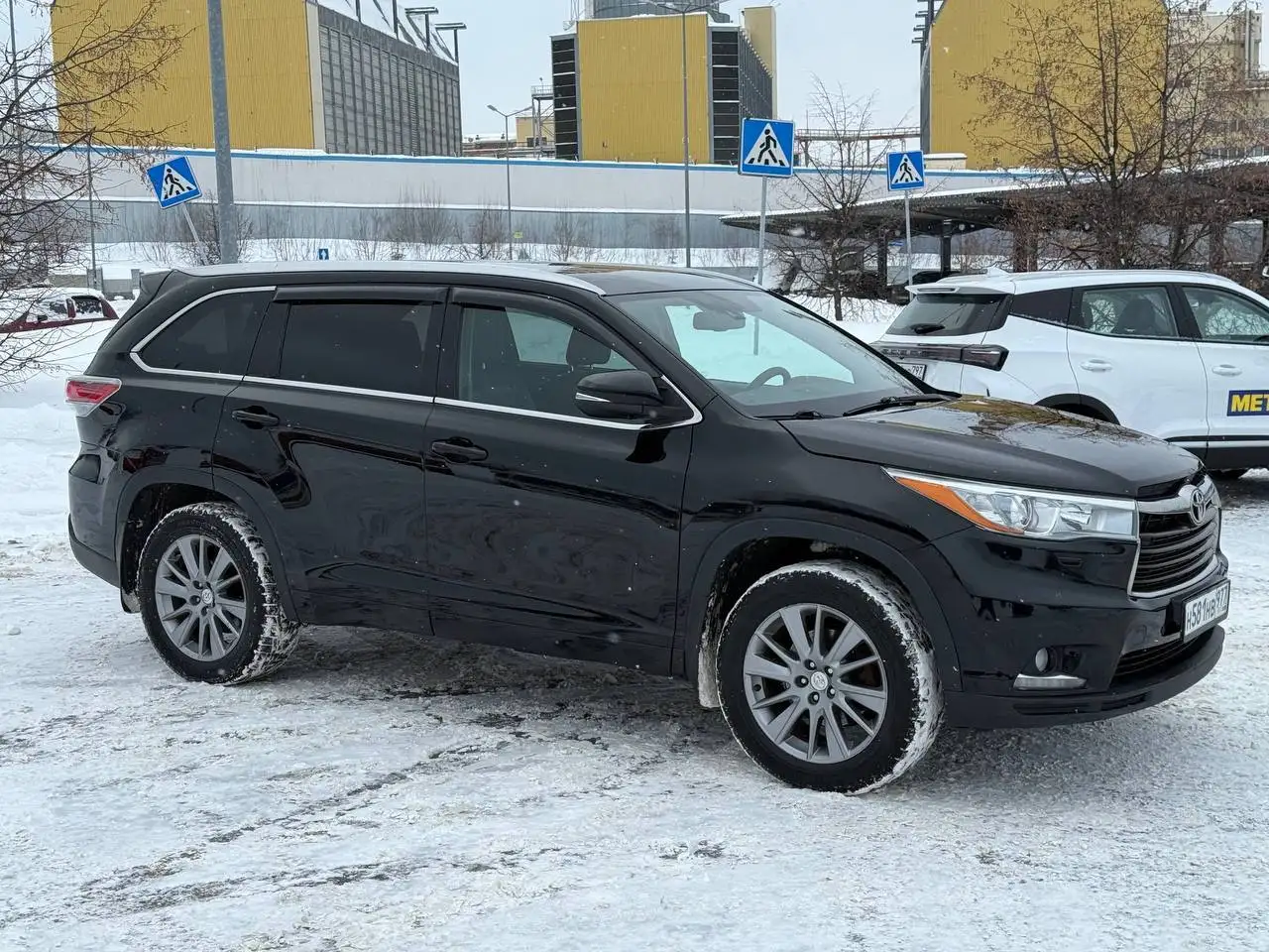 Toyota Highlander 2014 г.в. - Внедорожники и кроссоверы (Авто) в Москва