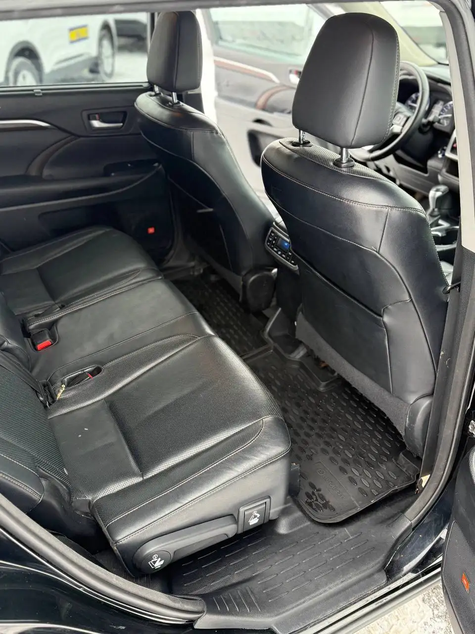 Toyota Highlander 2014 г.в. - Внедорожники и кроссоверы (Авто) в Москва