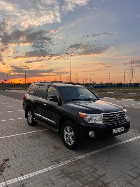 Продам TOYOTA LAND CRUISER 200 2013 года - частное объявление в Санкт-Петербург