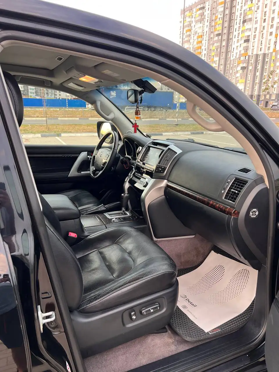 Продам TOYOTA LAND CRUISER 200 2013 года - Внедорожники (Авто) в Санкт-Петербург