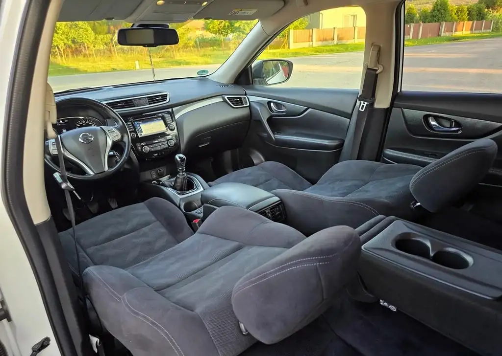 Продажа Nissan X-Trail 2015 года - Авто в Санкт-Петербург