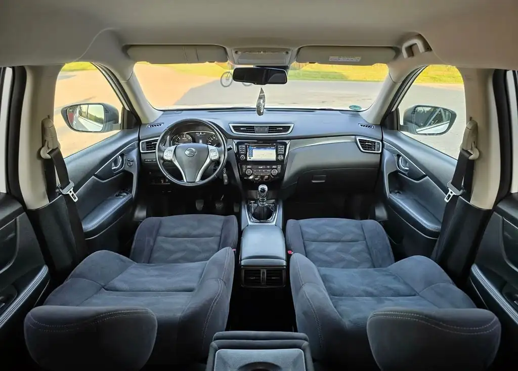 Продажа Nissan X-Trail 2015 года - Авто в Санкт-Петербург