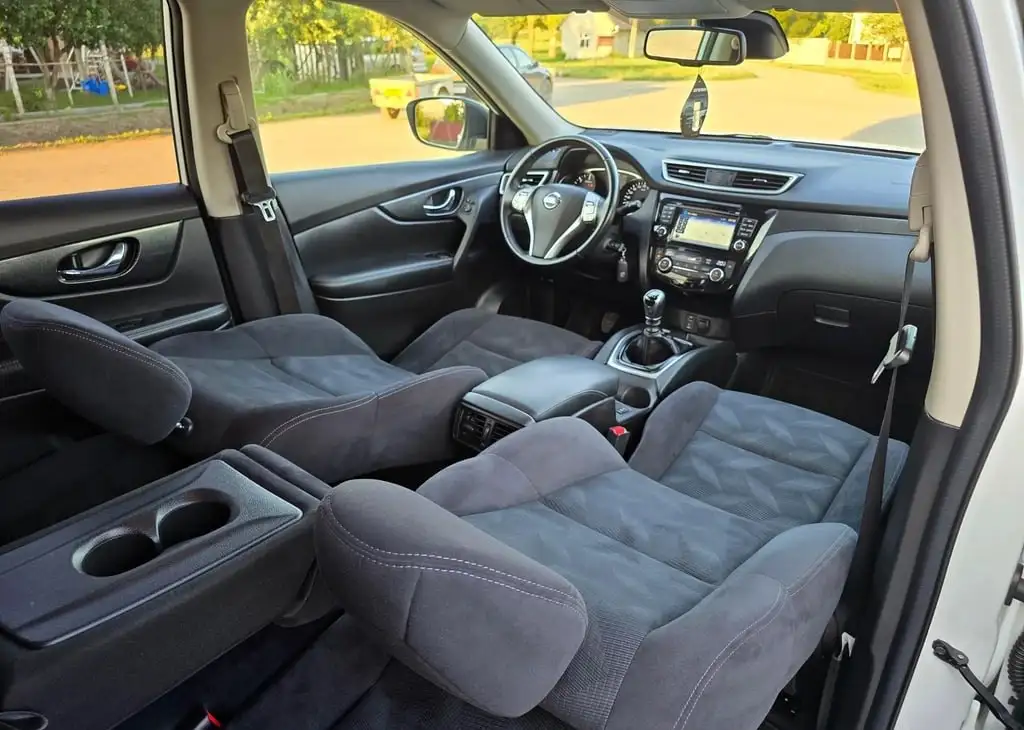 Продажа Nissan X-Trail 2015 года - Авто в Санкт-Петербург