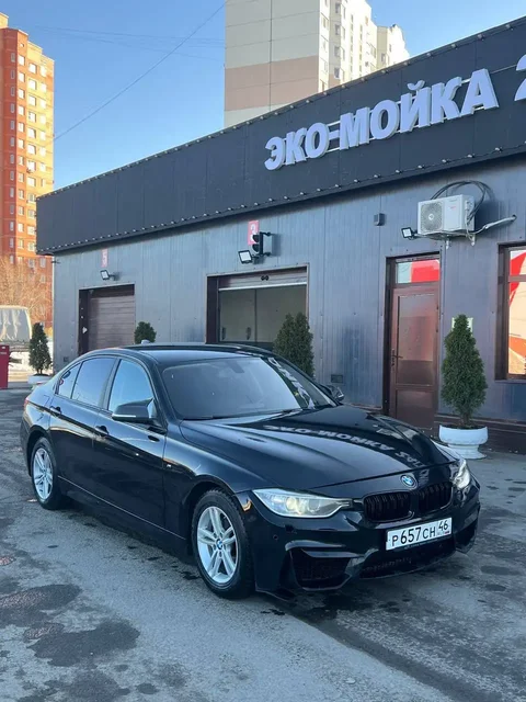 BMW 3 F30 2013 года - Автобоксы и багажники в Москва