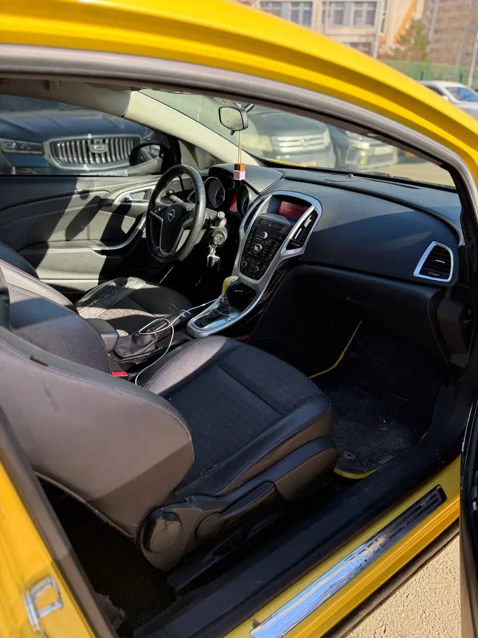 Opel Astra GTC 2012 года выпуска - Авто в Москва