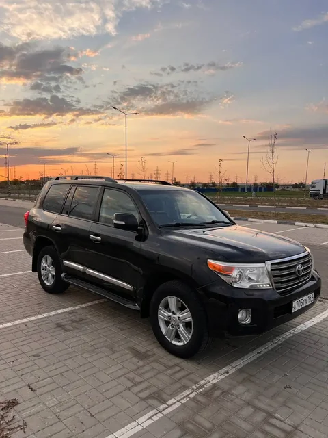 Продам TOYOTA LAND CRUISER 200 2013 года - Видеорегистраторы в Санкт-Петербург