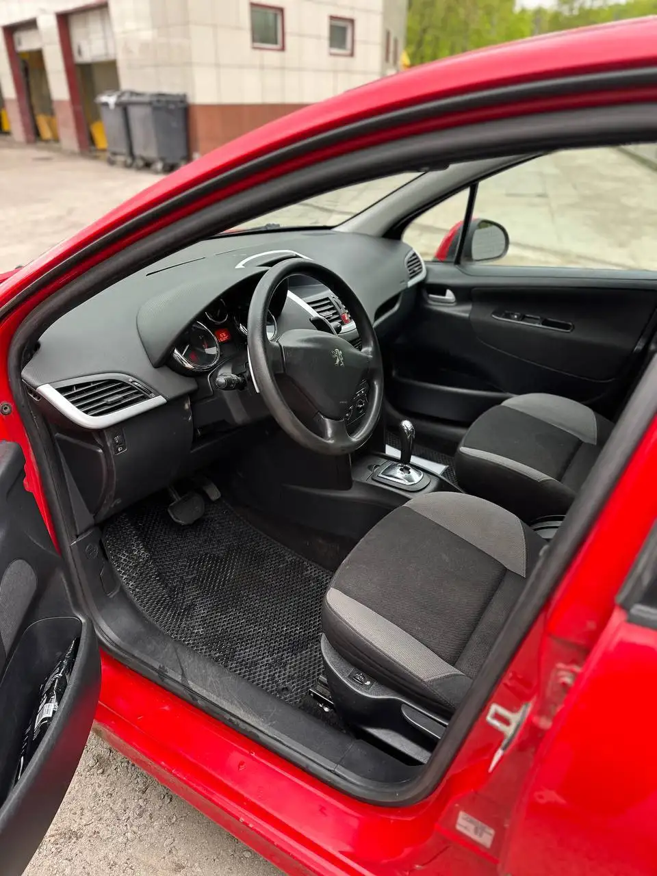 Peugeot 207 2009 - Авто в Москва