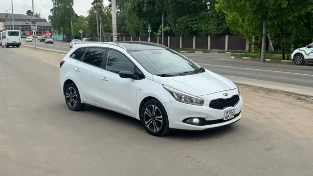 Kia Ceed JD 2013, 200.000 км, 1.6 AT - Легковые автомобили в Москва