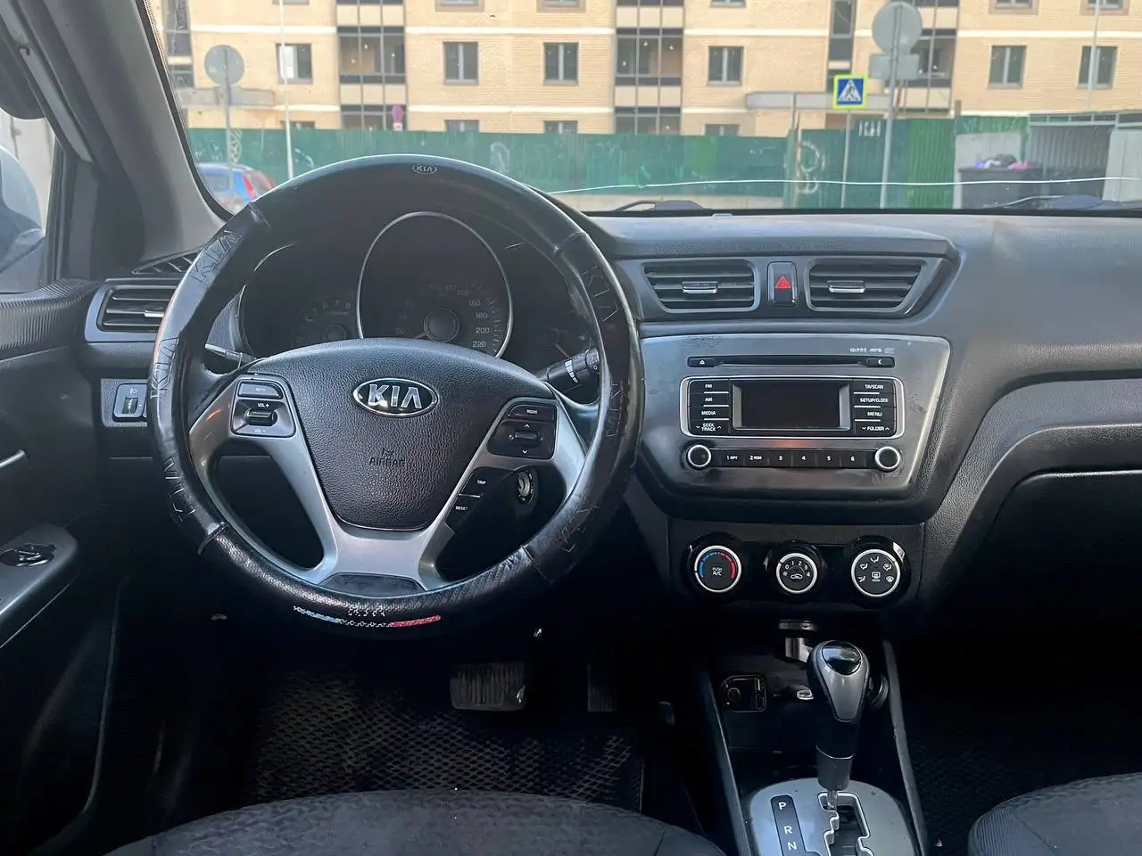 KIA RIO 2017 - Авто в Москва