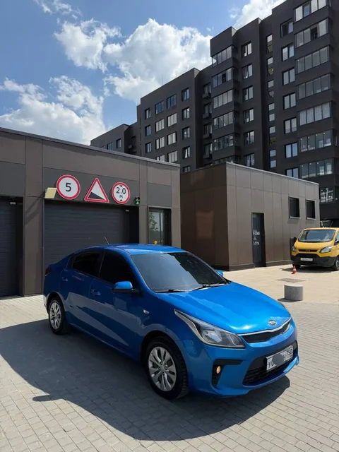 Kia Rio 2017 - Авто в Москва