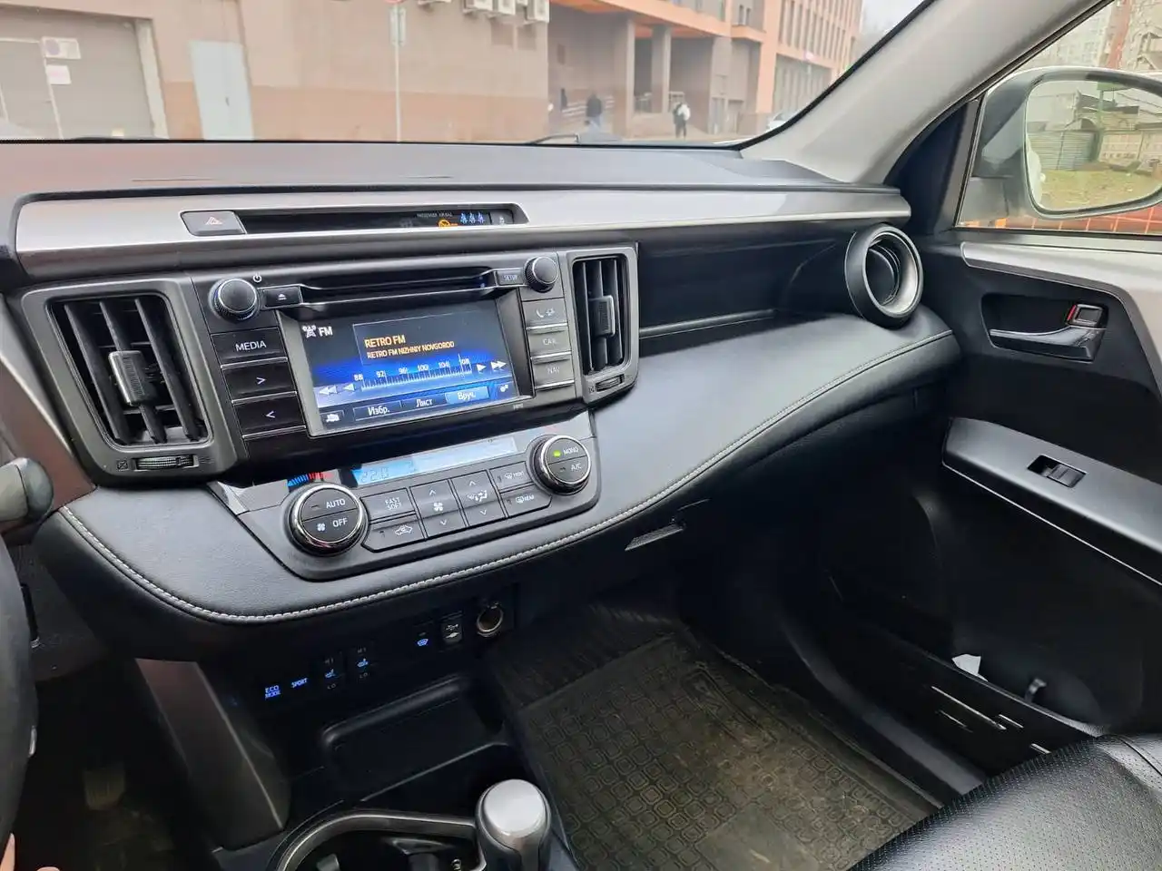 Toyota Rav4 2016 года