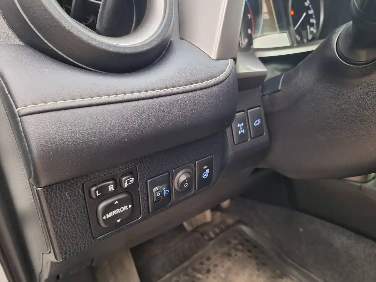 Toyota Rav4 2016 года